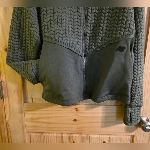 New Balance Heat Loft Quilted Funnel Neck Jacket - Picture 4 of 10
